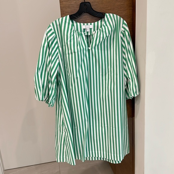AYR Dresses & Skirts - Brand new without tags AYR dress. Super cute on with puffy sleeves and pockets.